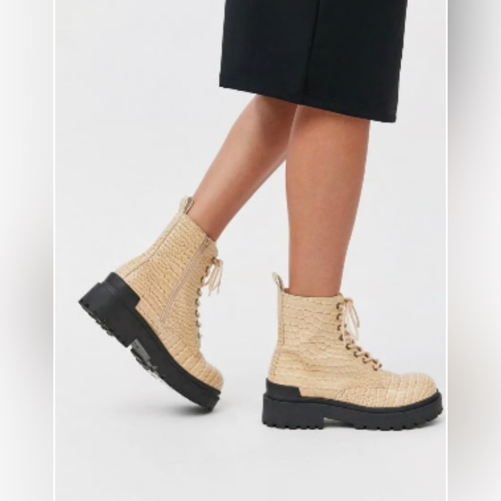 Urban Outfitters, Brody Croc Platform Lace Up Boot, Size 8